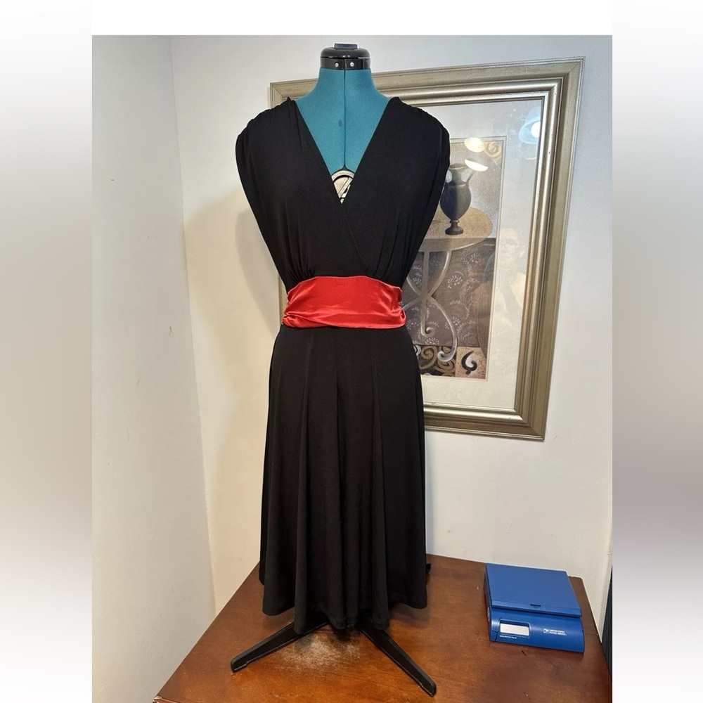 Roulette Women’s Black Belted Stretch V Neck Dress Size Medium